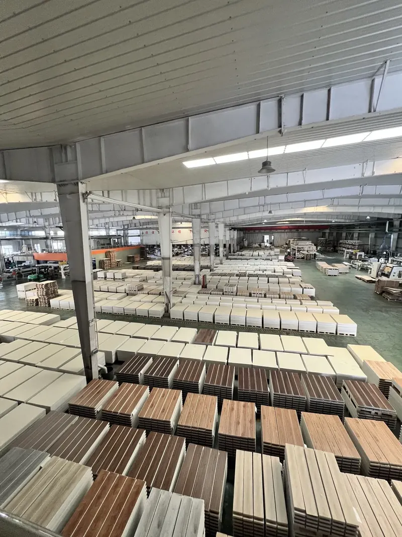 Revisión de materiales y acabados en fábrica